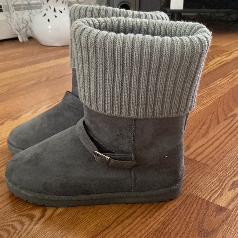 Gray Winter Boots - image 2